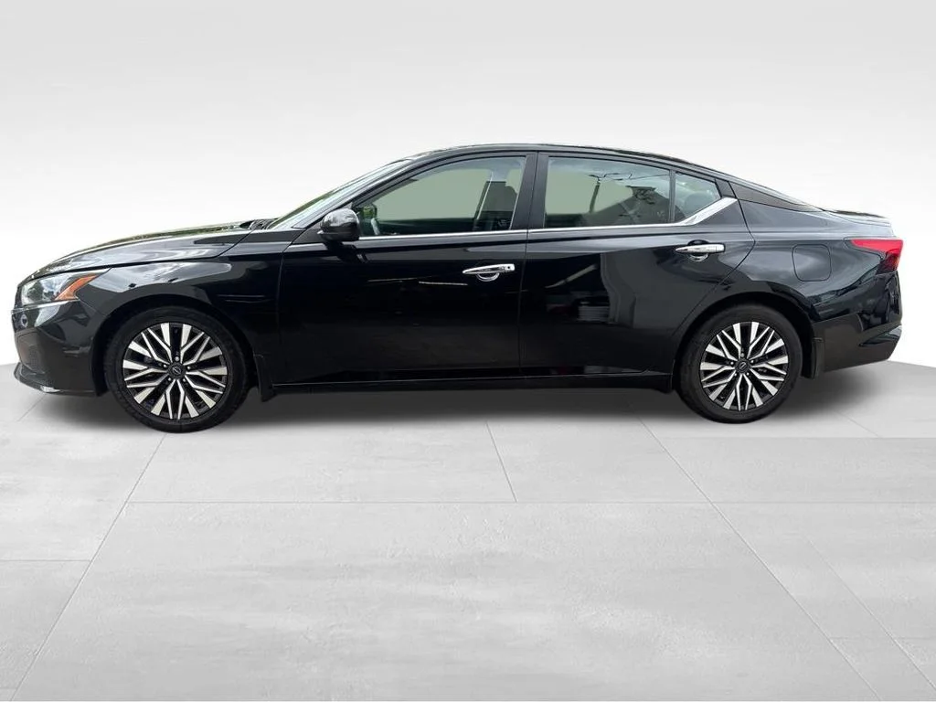 Used 2024 Black Nissan 2.5 SV image 4