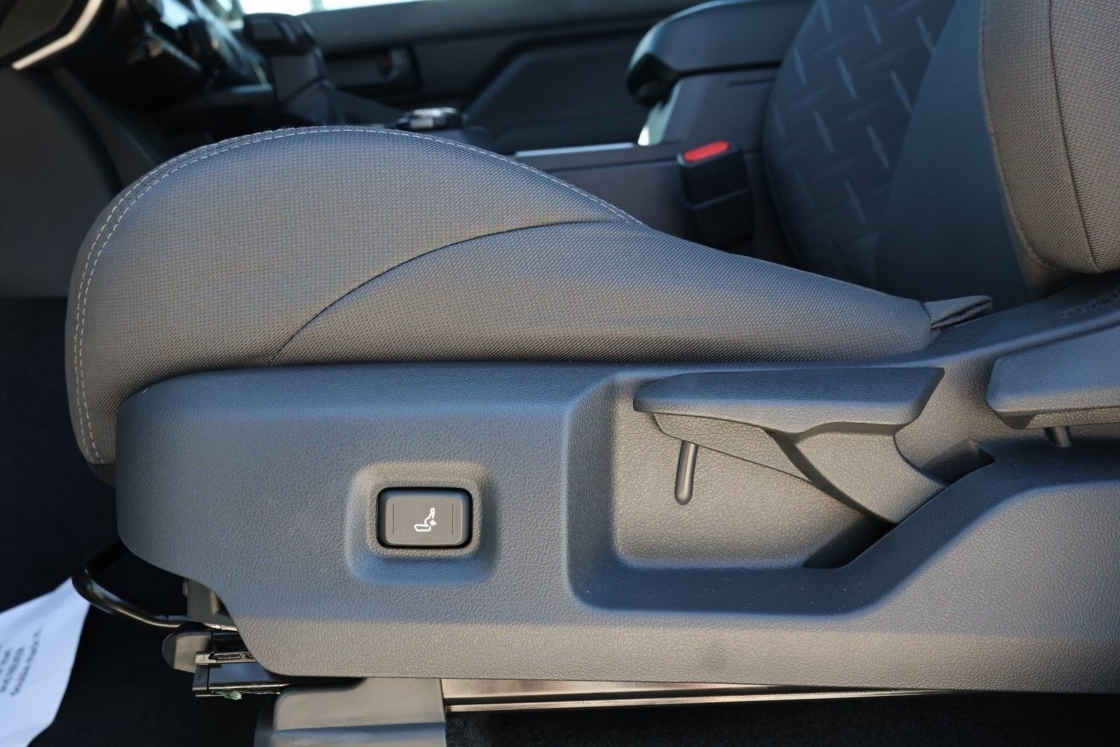 2025 Toyota Tacoma SR5 - Photo 29