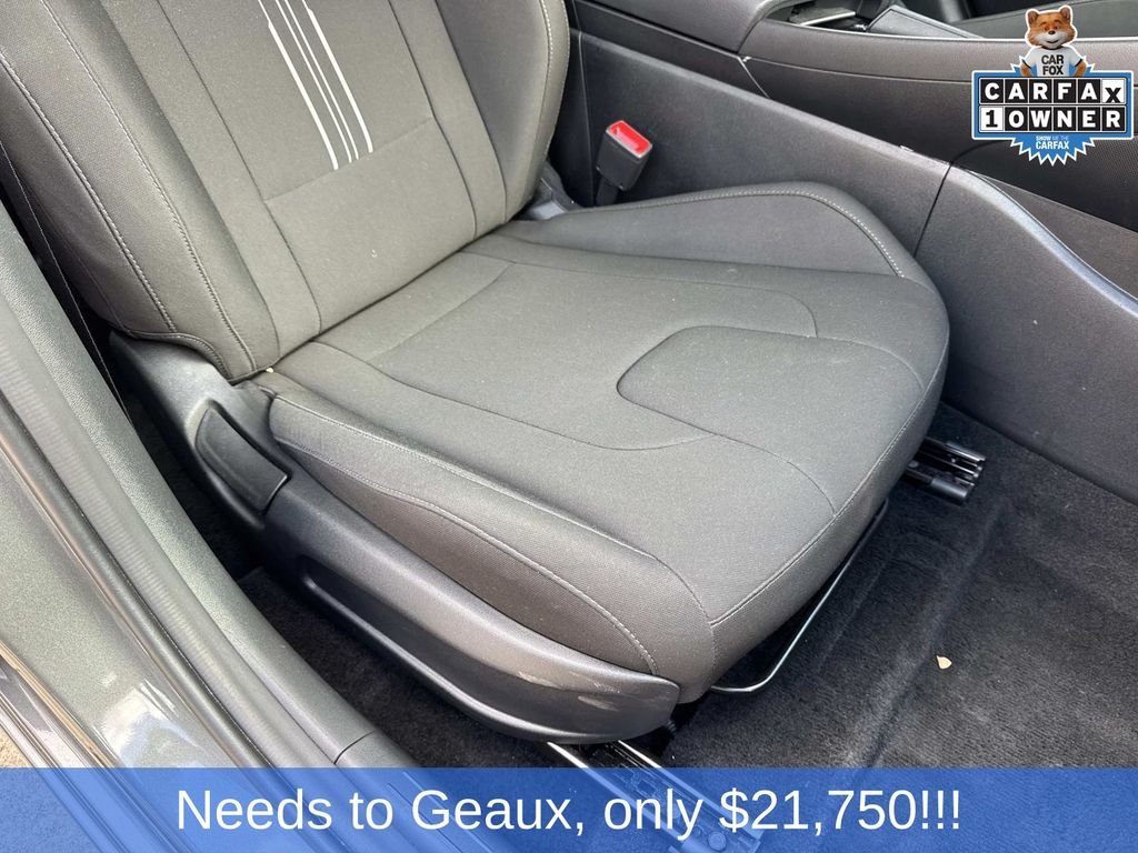 Used 2025 Gray Hyundai SEL Convenience image 25