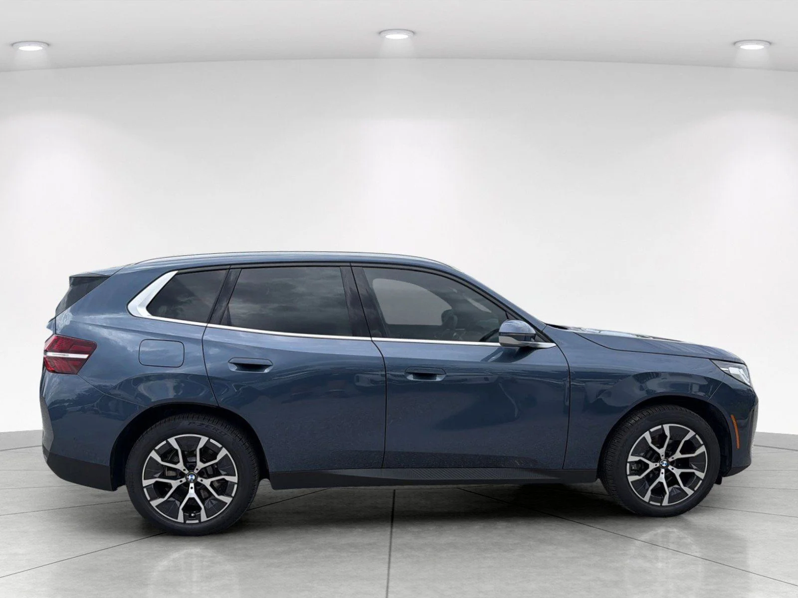New 2026 Arctic Race Blue metallic BMW 30 xDrive image 3