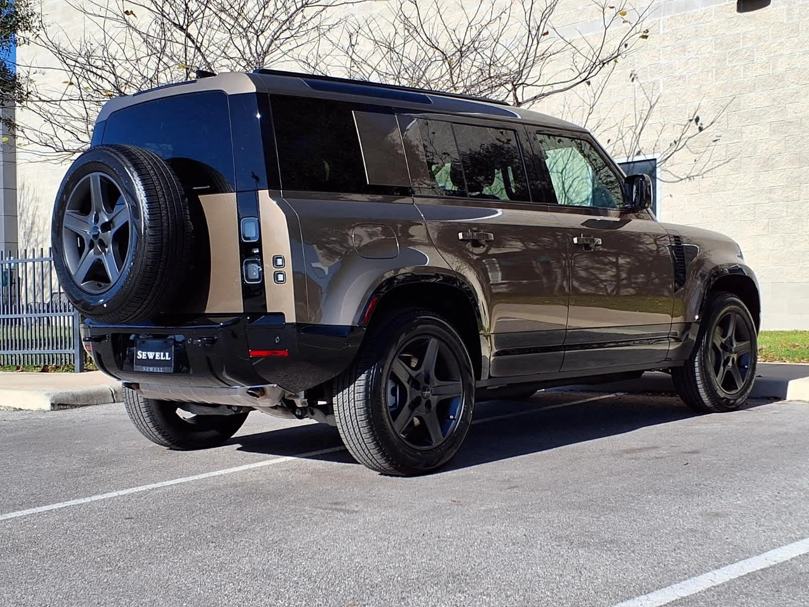 2026 Land Rover Defender X-Dynamic SE - Photo 6