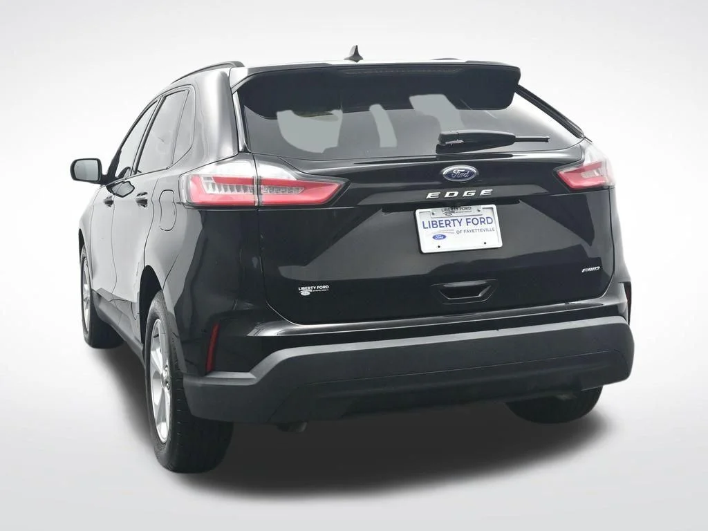Used 2023 Black Metallic Ford SE image 9