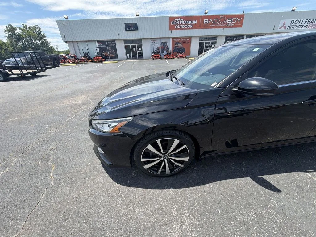 Used 2020 Black Nissan 2.5 SR image 10