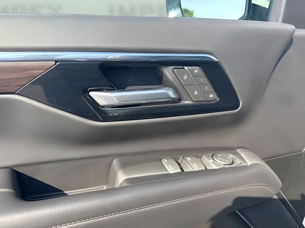 Used 2025 Beige Chevrolet Z71 image 29