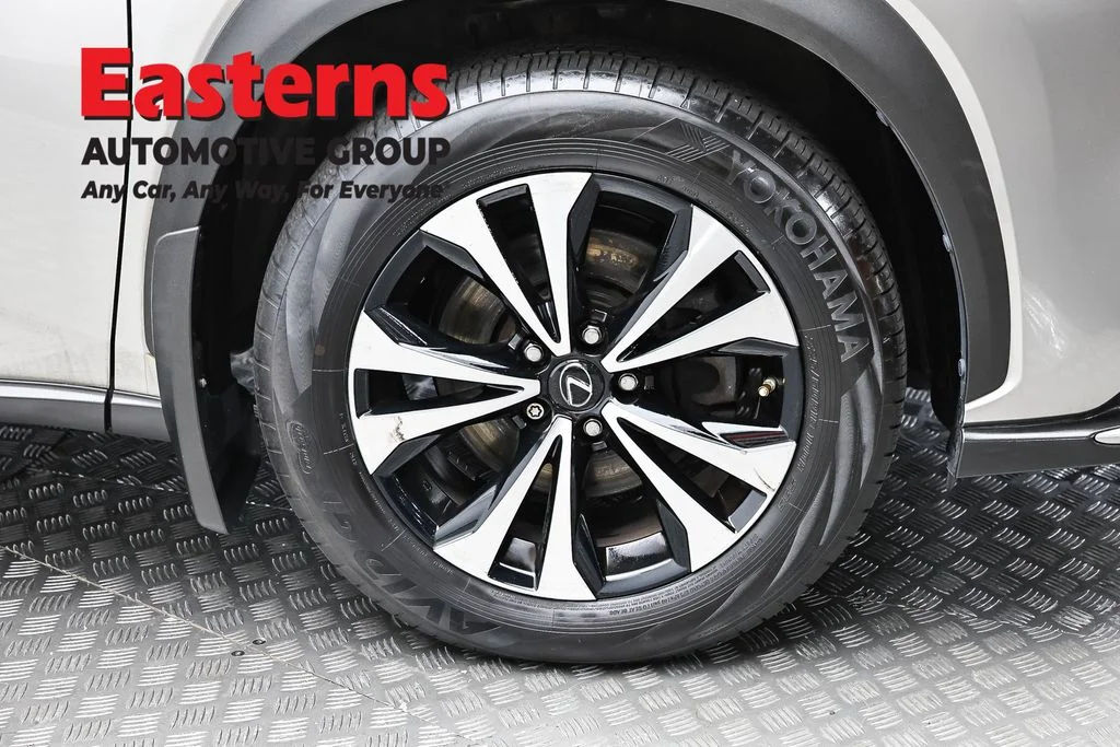 Used 2018 Silver Lexus 300 Base image 28