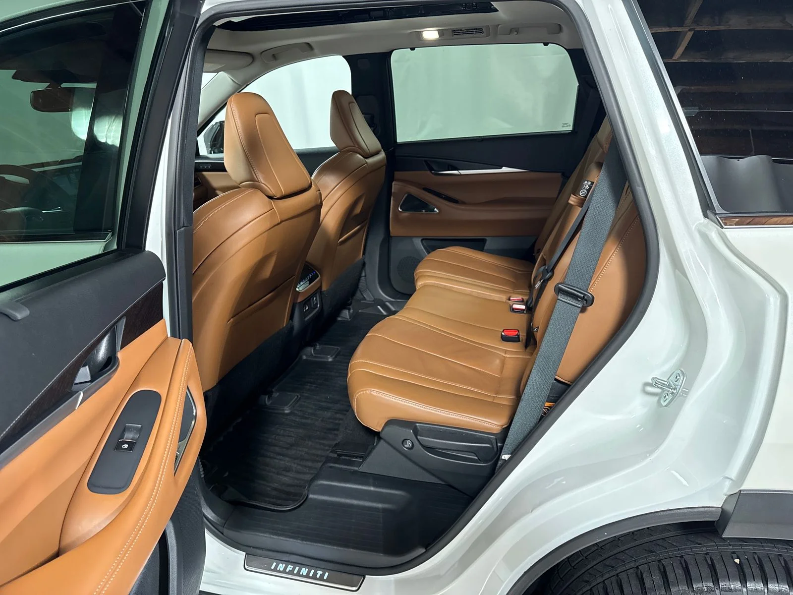 Used 2022 White INFINITI Sensory image 5