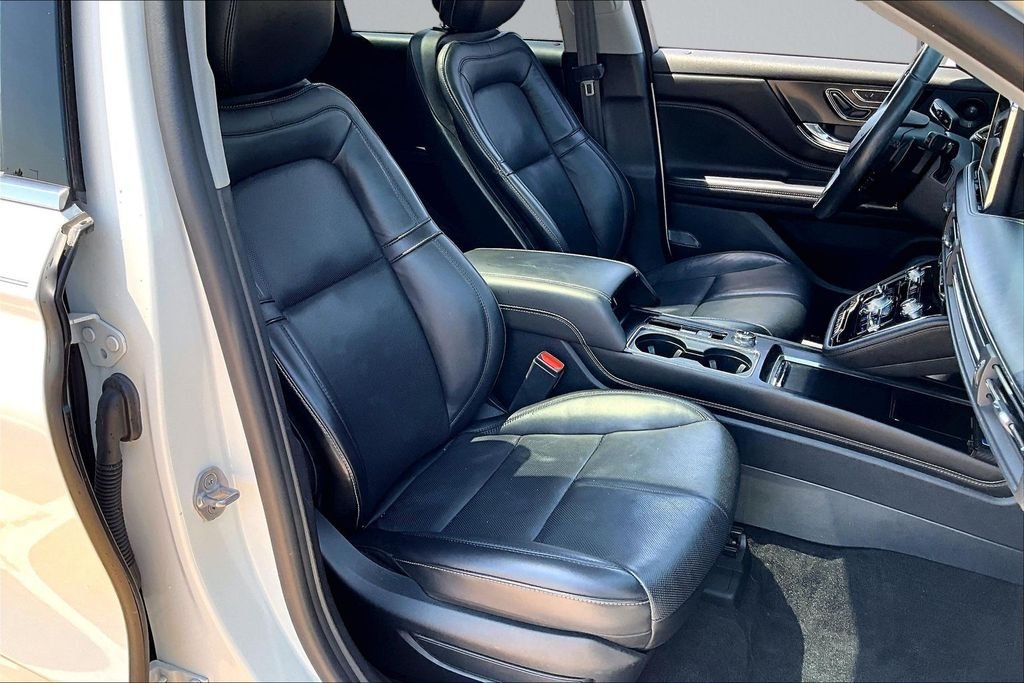 Used 2020 White Lincoln Reserve image 7