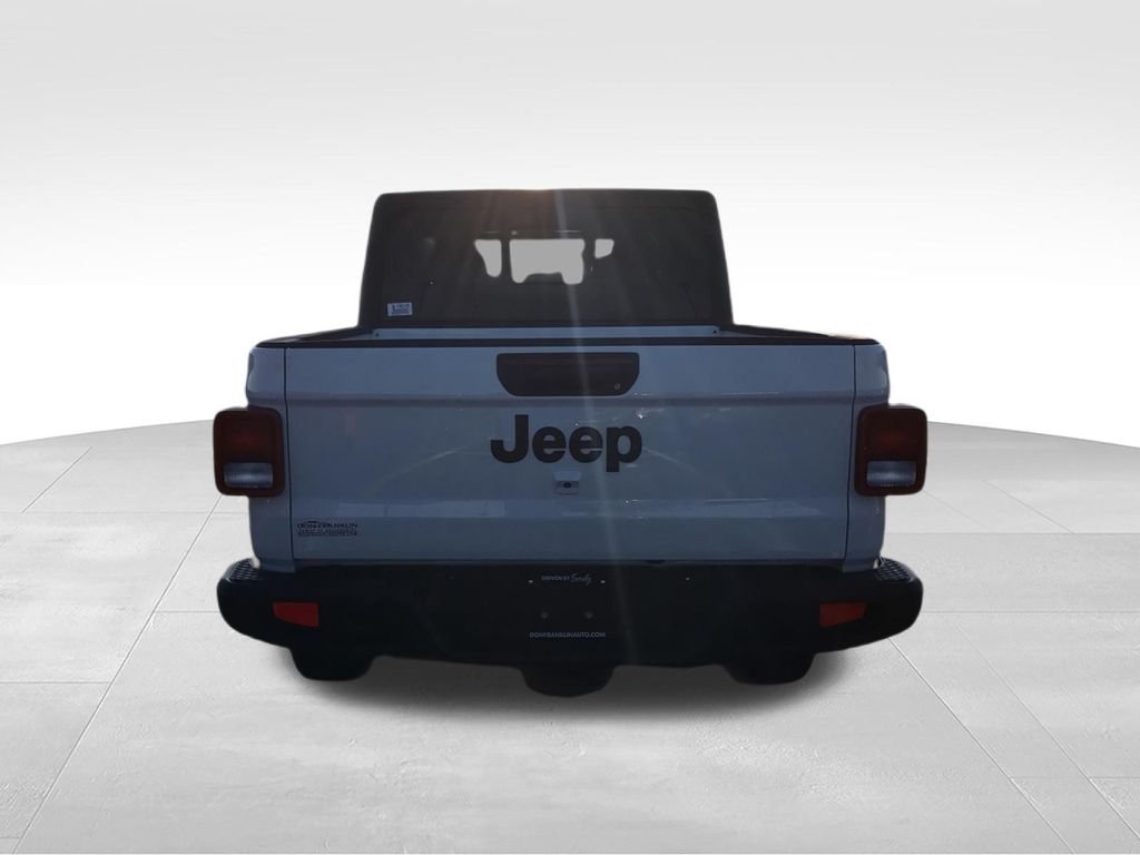 Used 2022 White Jeep Sport image 7