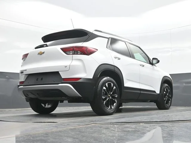 Used 2022 White Chevrolet LT image 26