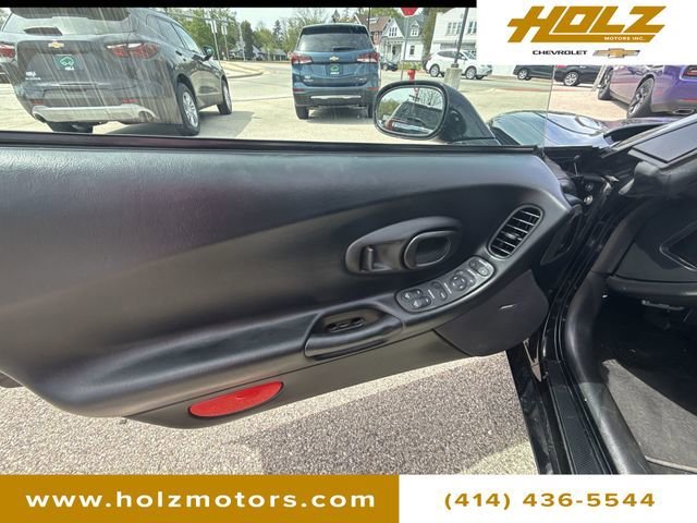 Used 2001 Black Chevrolet 2dr Convertible image 19