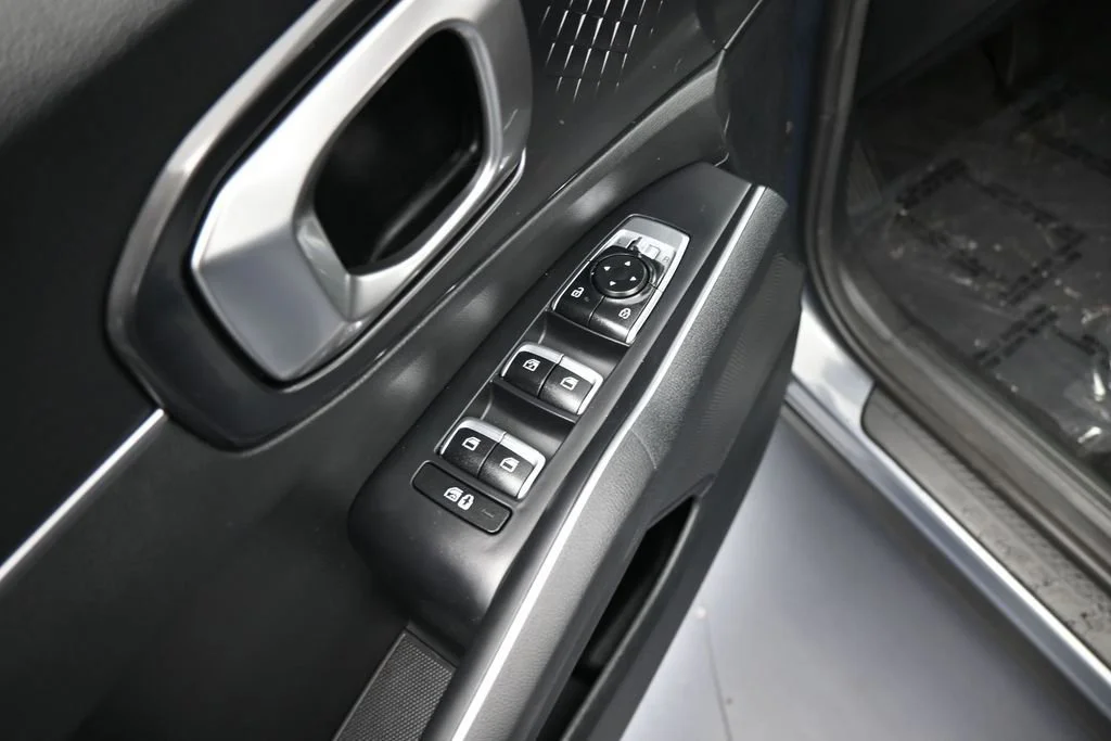 Used 2025 Silver Kia S image 13