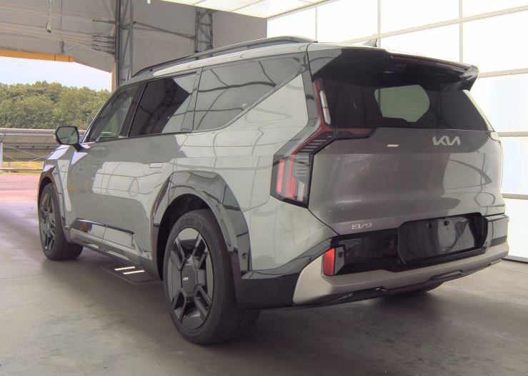 Used 2024 Gray Kia GT-Line image 3
