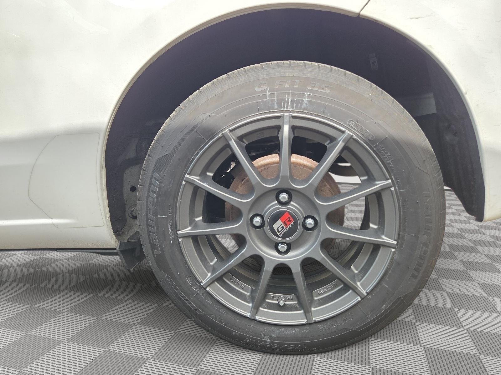 Used 2018 Ice Cap Toyota L image 12