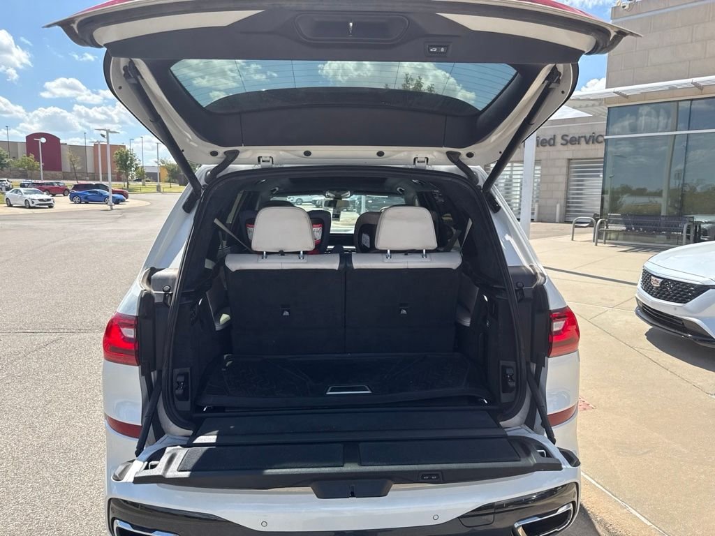 Used 2019 White BMW xDrive50i image 14