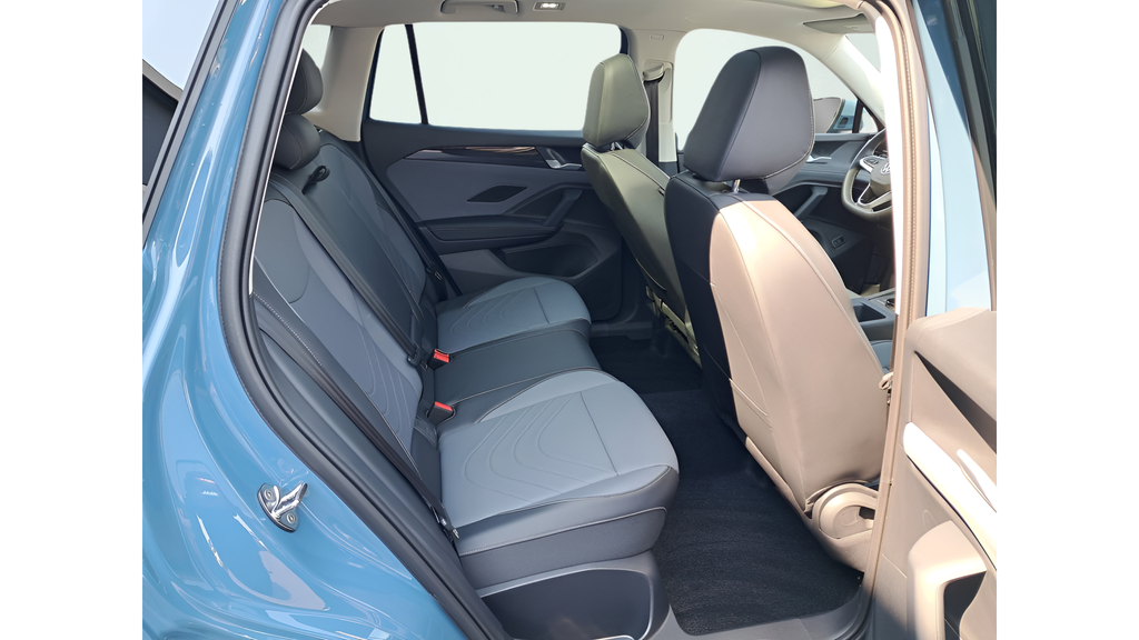 2025 Volkswagen Tiguan SE - Photo 15