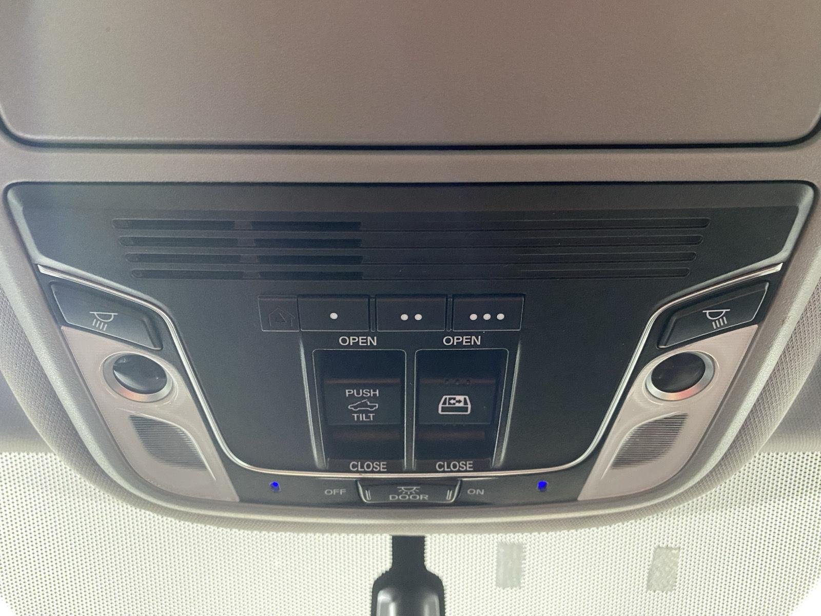 Used 2019 Forest Mist Metallic Honda RTL image 14