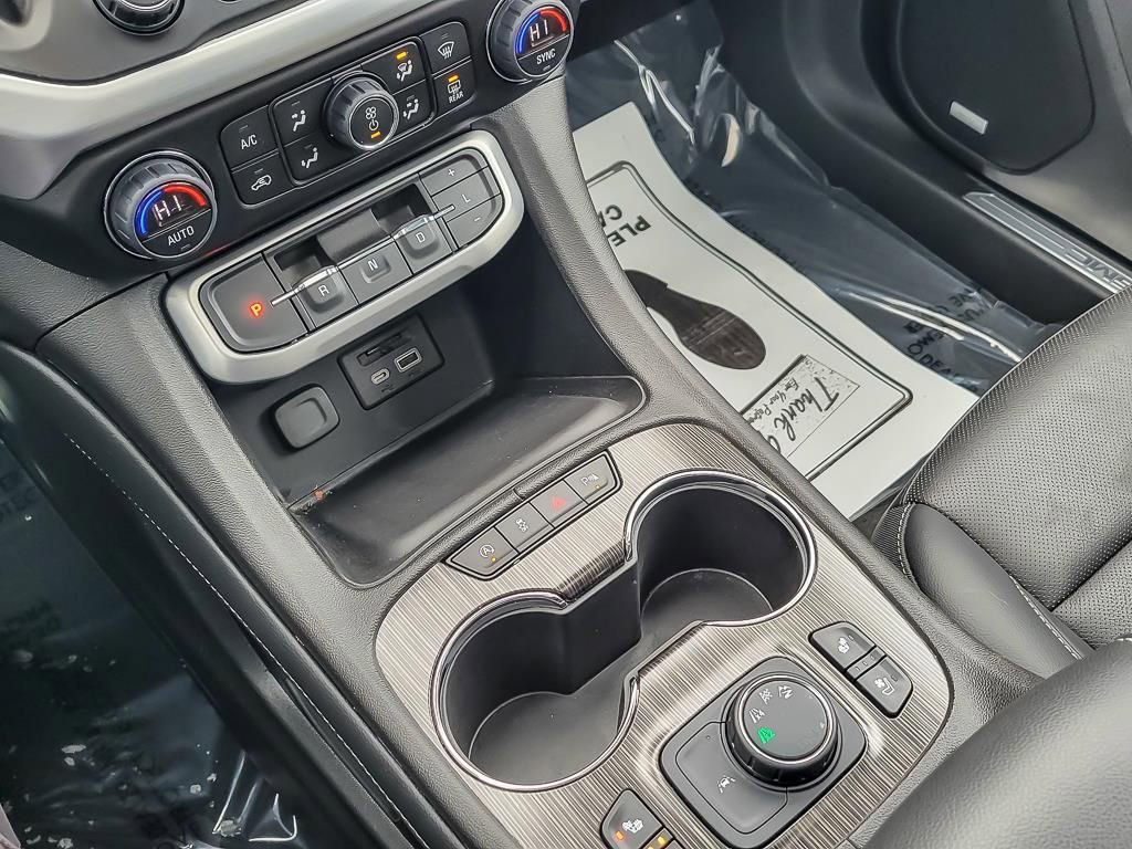 2023 GMC ACADIA - Image 16