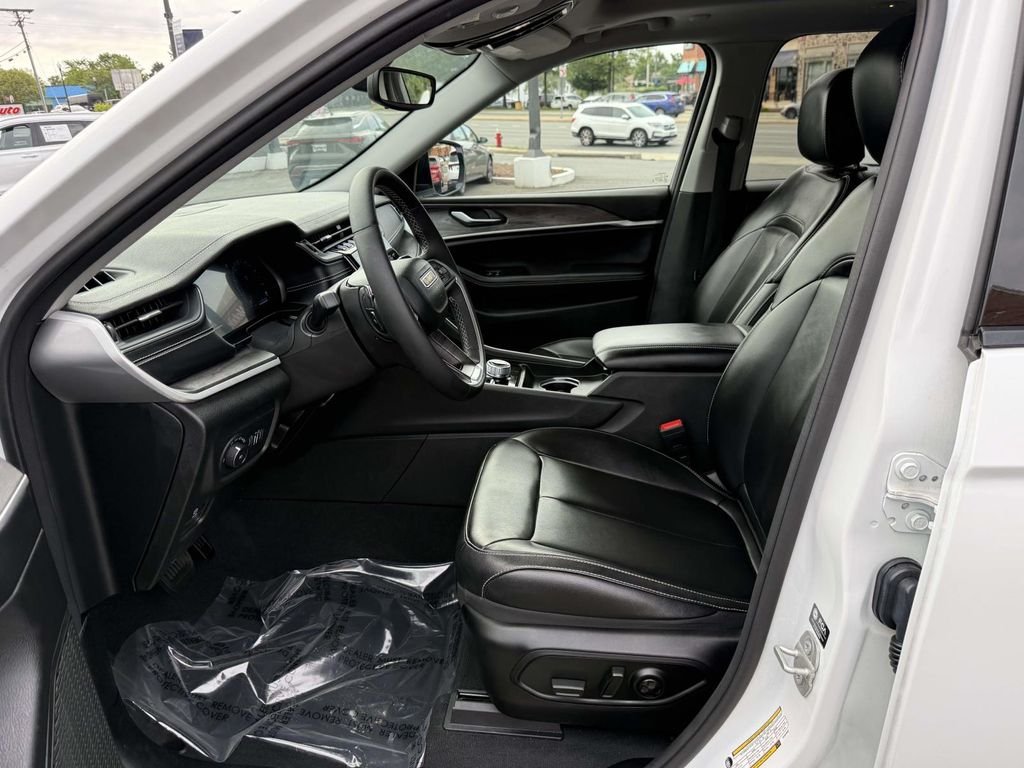Used 2023 Bright White Clearcoat Jeep Limited image 15