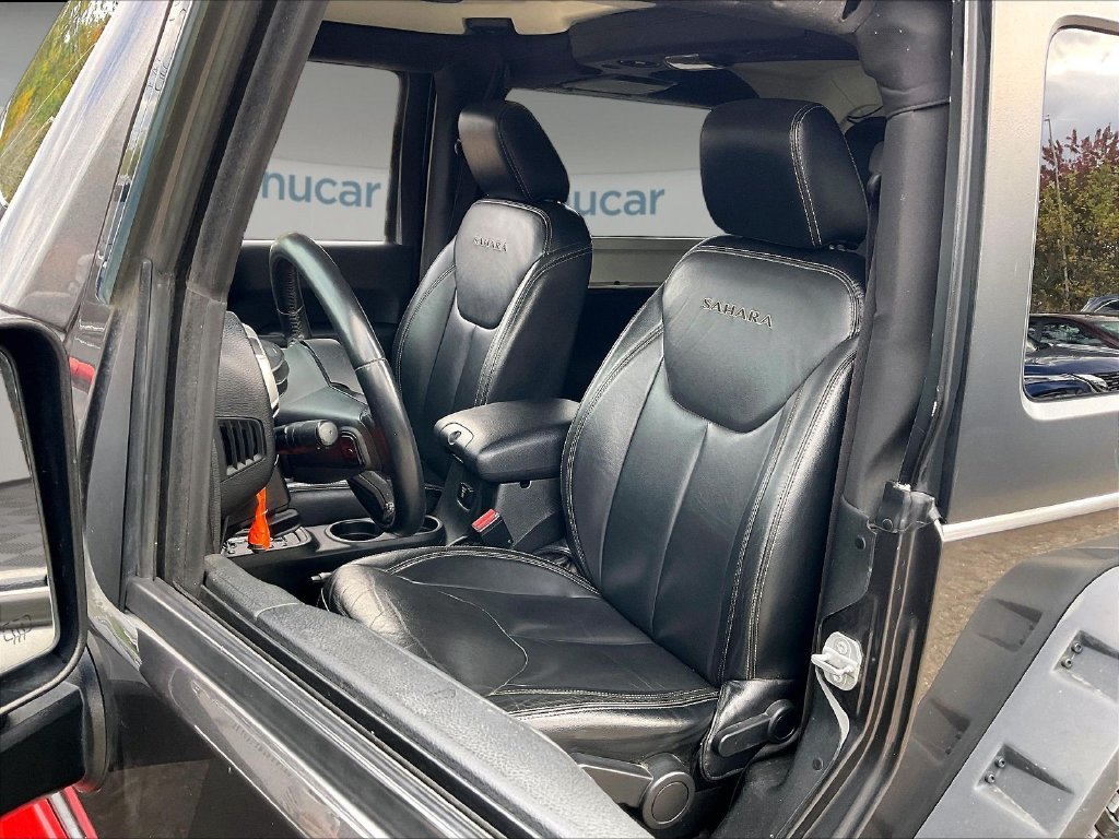 Used 2017 Granite Crystal Metallic Clearcoat Jeep Sahara image 9