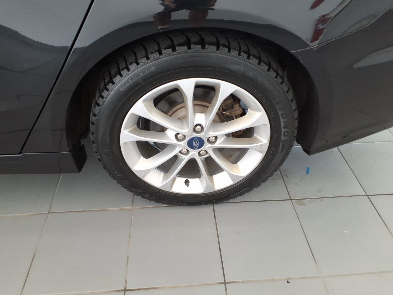 2019 Ford Fusion Hybrid SE - Photo 14