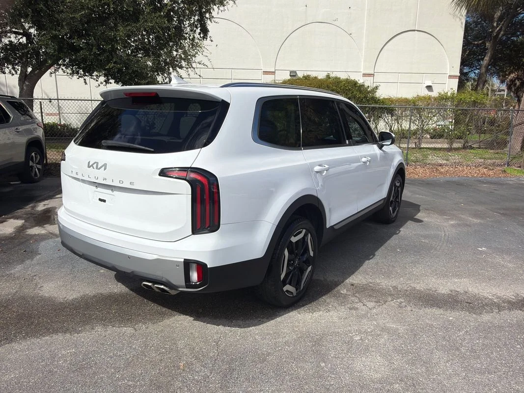 Used 2023 White Kia EX image 5