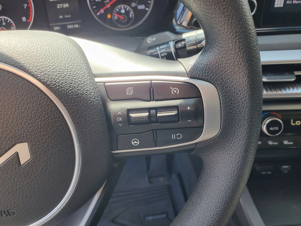 Used 2023 Black Kia LXS image 12