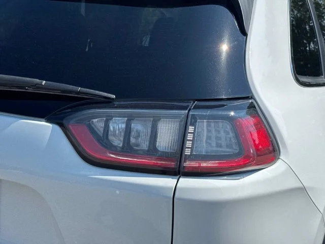 Used 2021 White Jeep Latitude Lux image 13