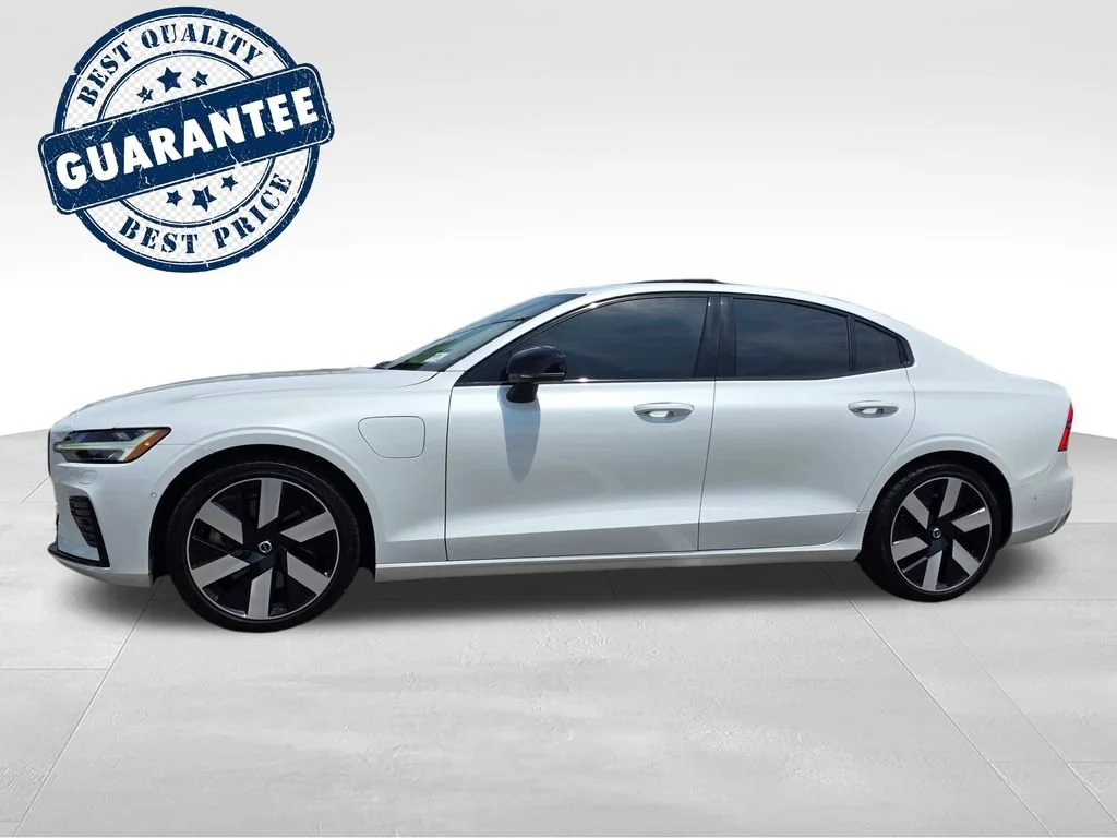 Used 2024 White Volvo T8 Ultimate Dark Theme image 3
