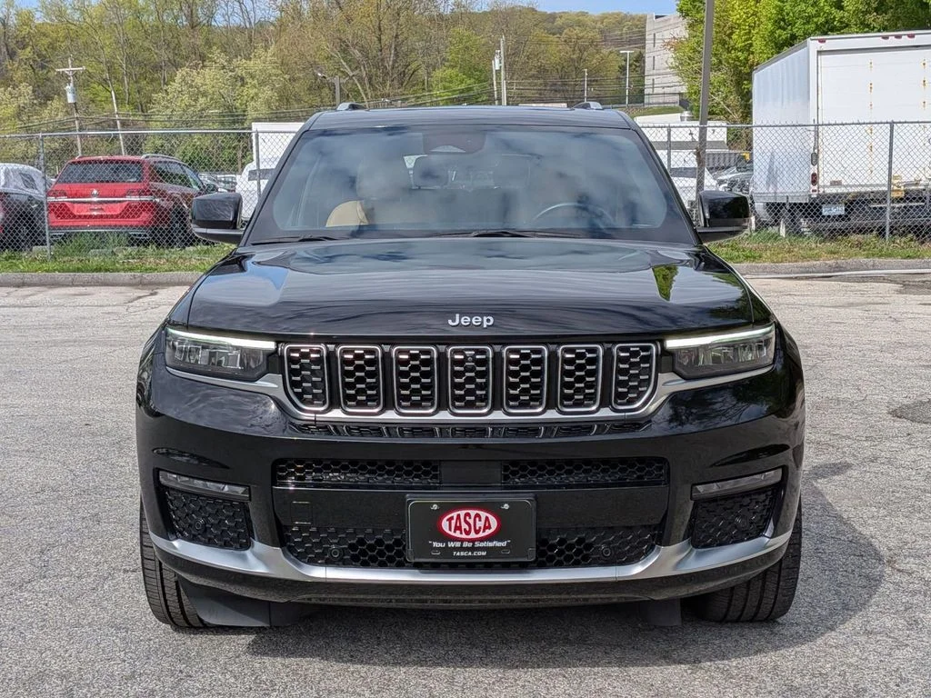 Used 2022 Black Jeep Summit image 13