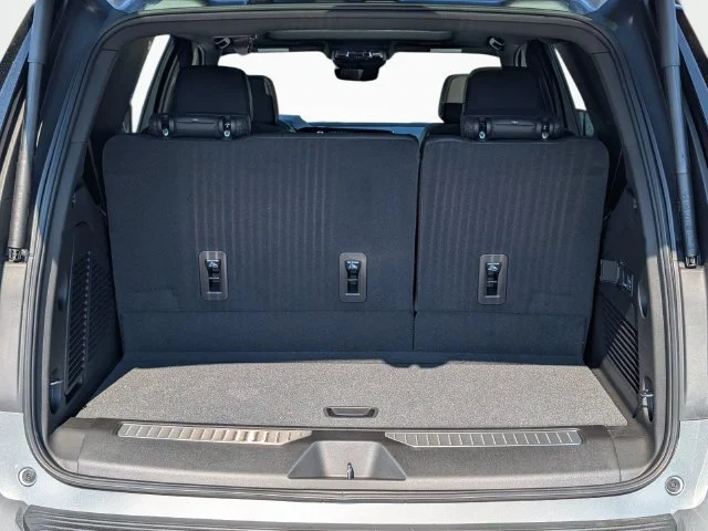 New 2027 Sterling Gray Metallic Chevrolet High Country image 11