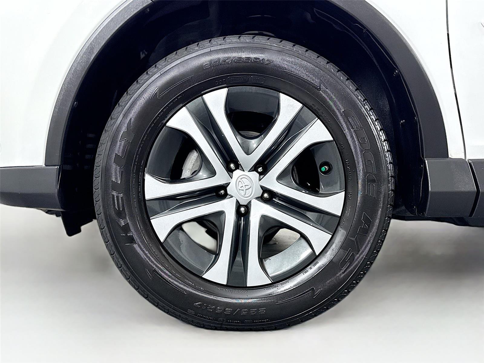 Used 2018 Super White Toyota LE image 40