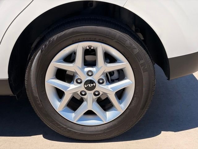 Used 2025 White Kia S image 6