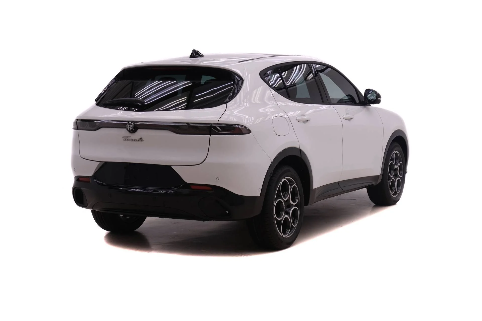 New 2026 Milano White Exterior Paint Alfa Romeo Base image 4