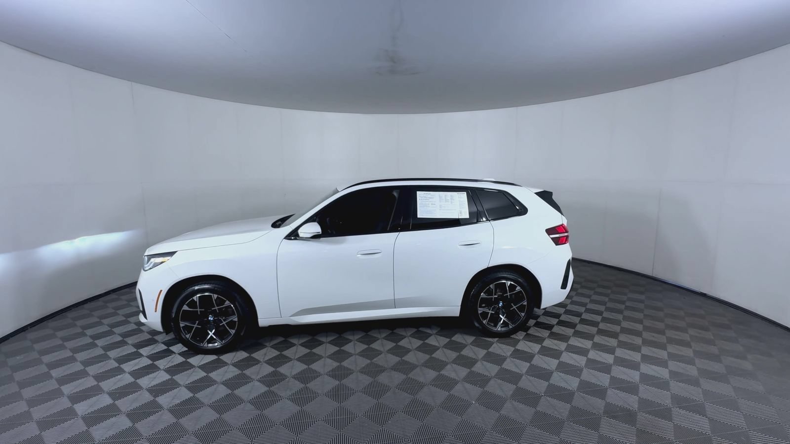 Used 2026 Alpine White BMW 30 xDrive image 4