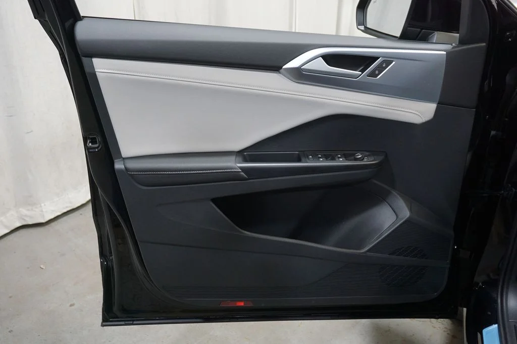 New 2026 Black Volkswagen 1.5T SE image 21