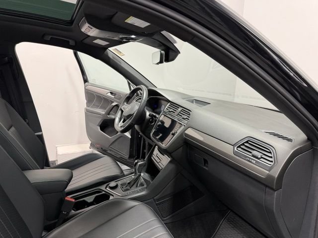 Certified Used 2022 Deep Black Pearl Effect Volkswagen 2.0T SE R-Line Black image 25