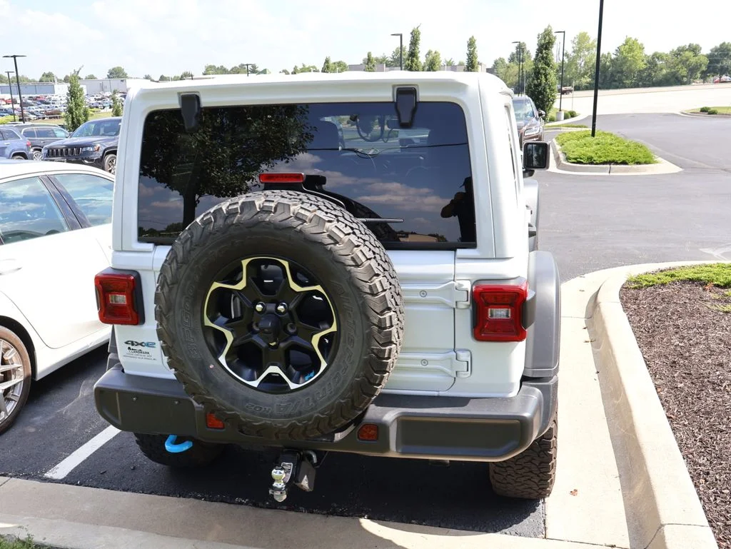 Used 2022 White Jeep Unlimited Rubicon 4xe image 13
