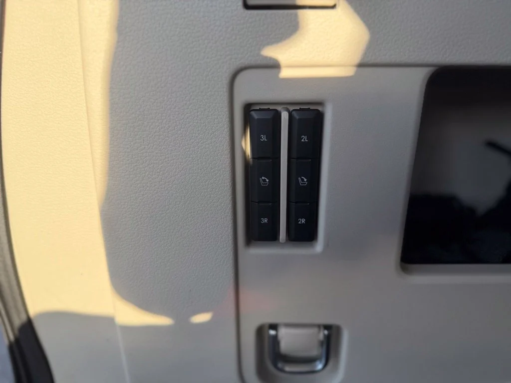 Used 2019 White Lincoln Reserve image 22