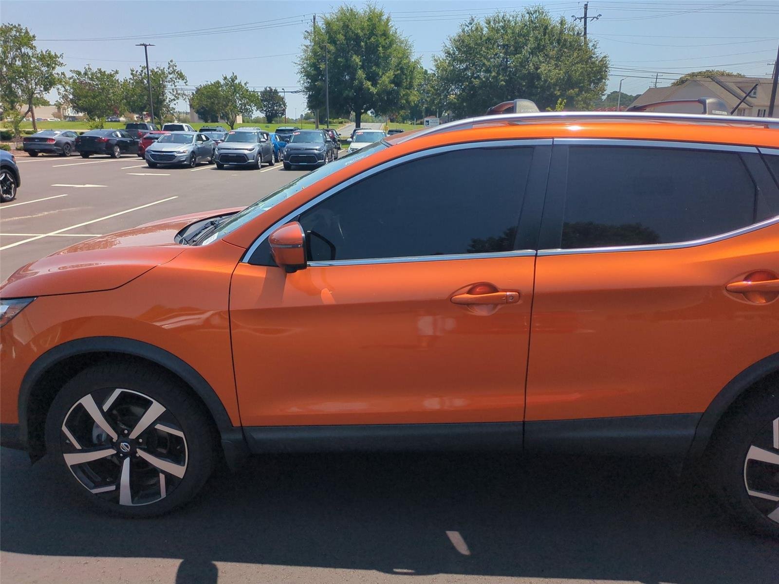 Used 2021 Monarch Orange Metallic Nissan SL image 15