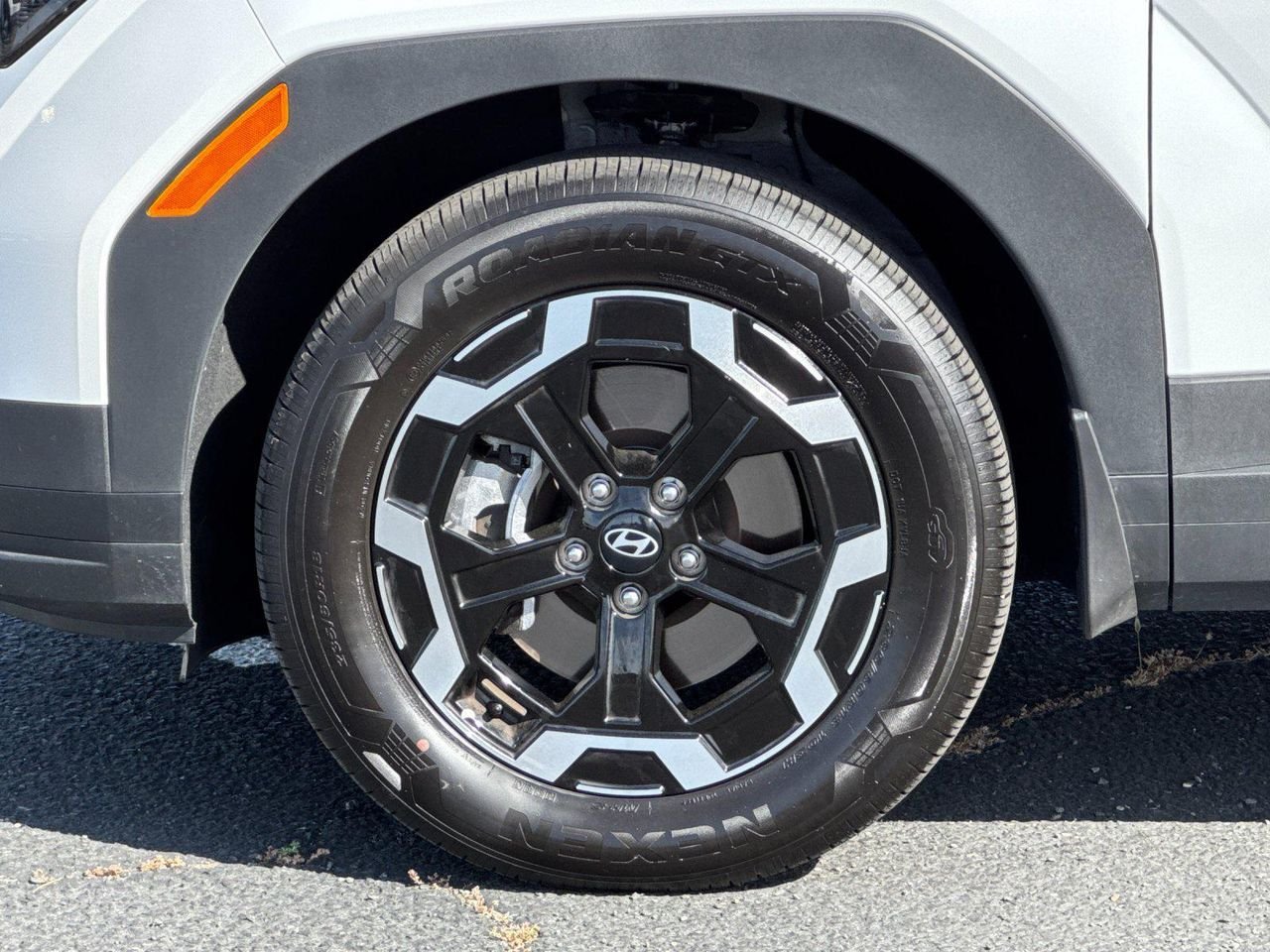 New 2026 White Hyundai SE FWD image 25
