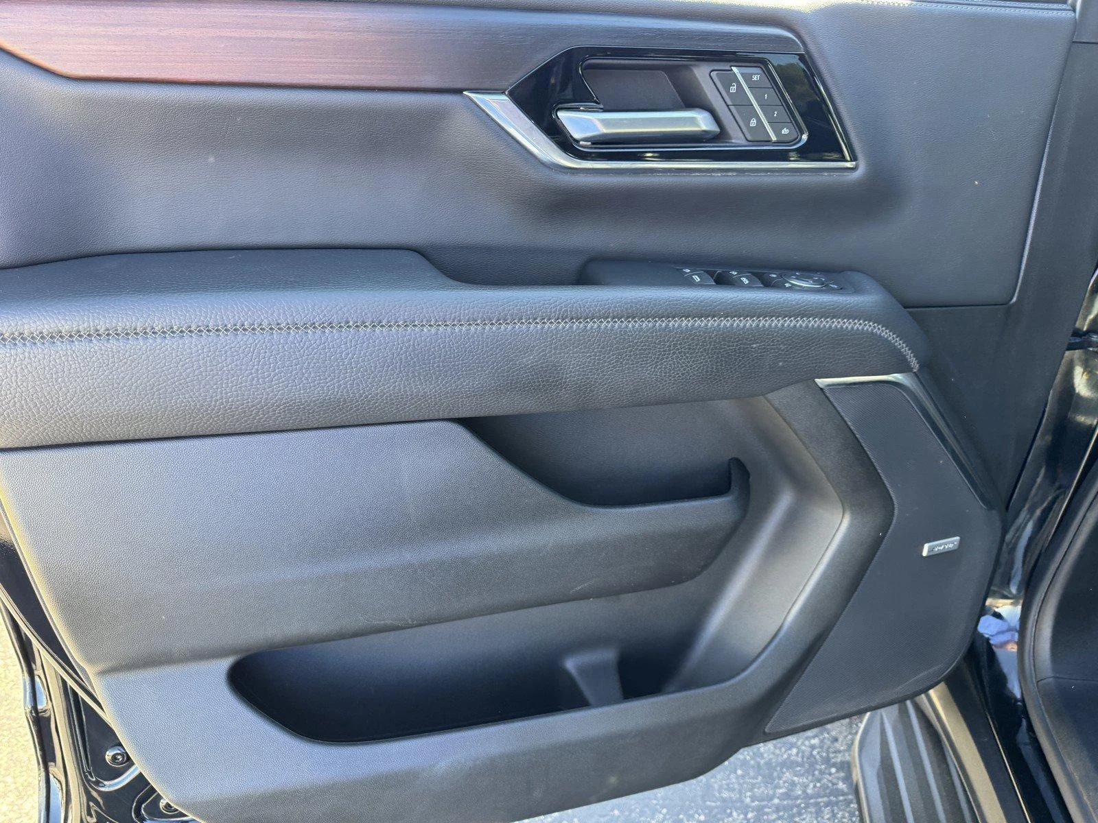 Used 2025 Onyx Black GMC Denali image 16