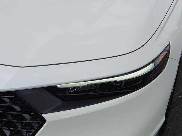 Used 2025 Solar Silver Metallic Honda Sport image 9