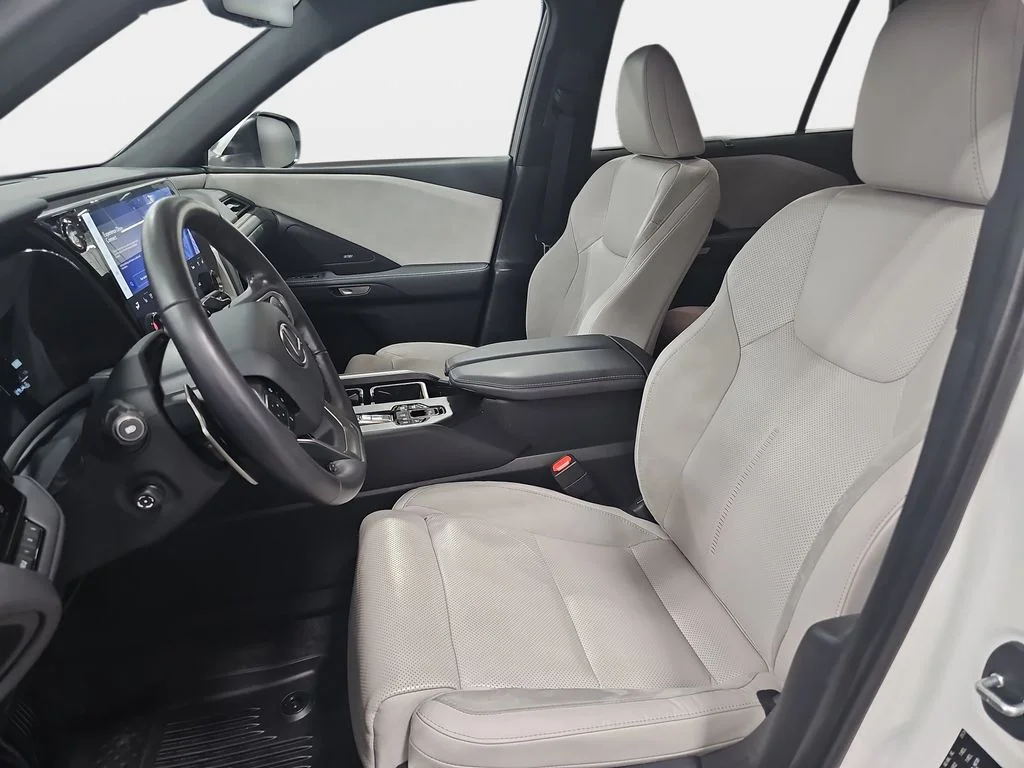 Certified Used 2024 Off-white Lexus 550h+ Luxury image 14