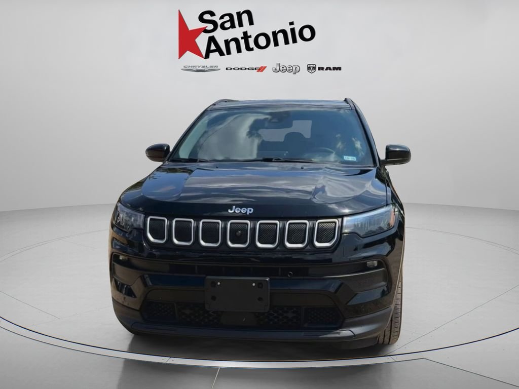 Used 2022 Black Jeep Latitude image 4