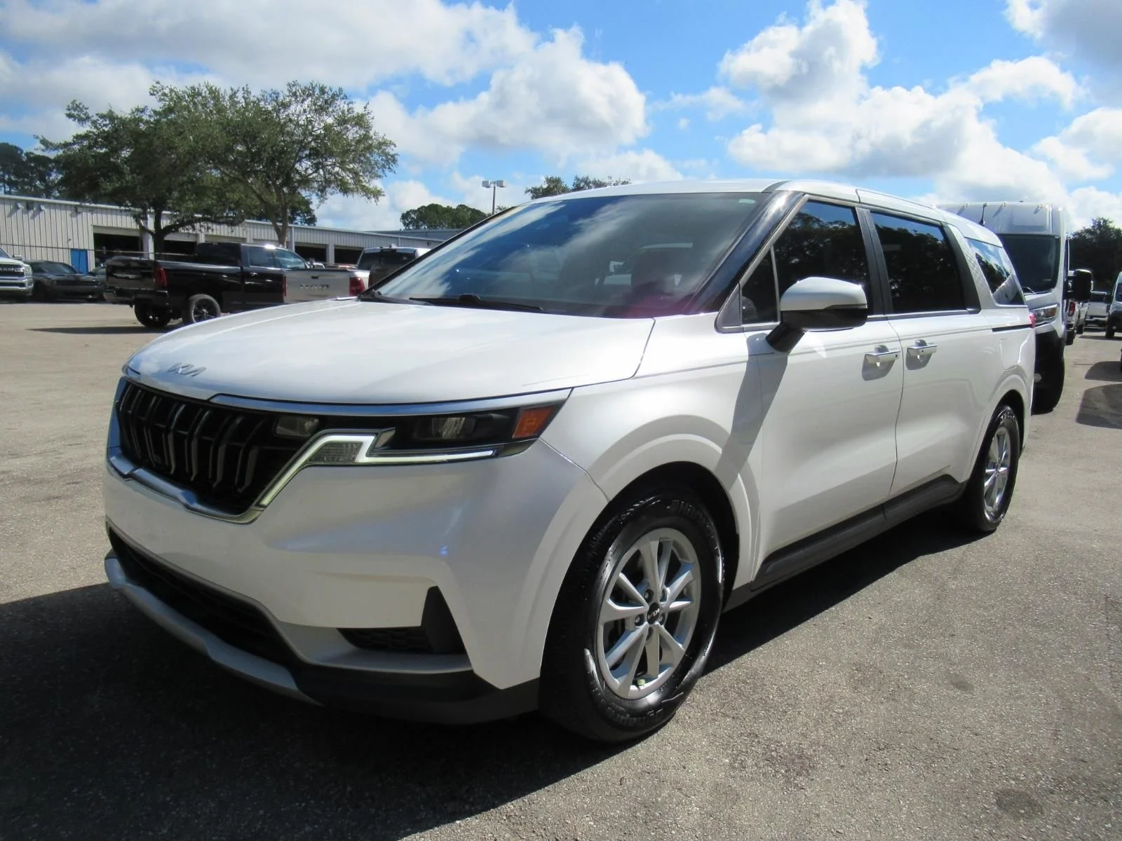 Used 2024 White Kia LX image 3