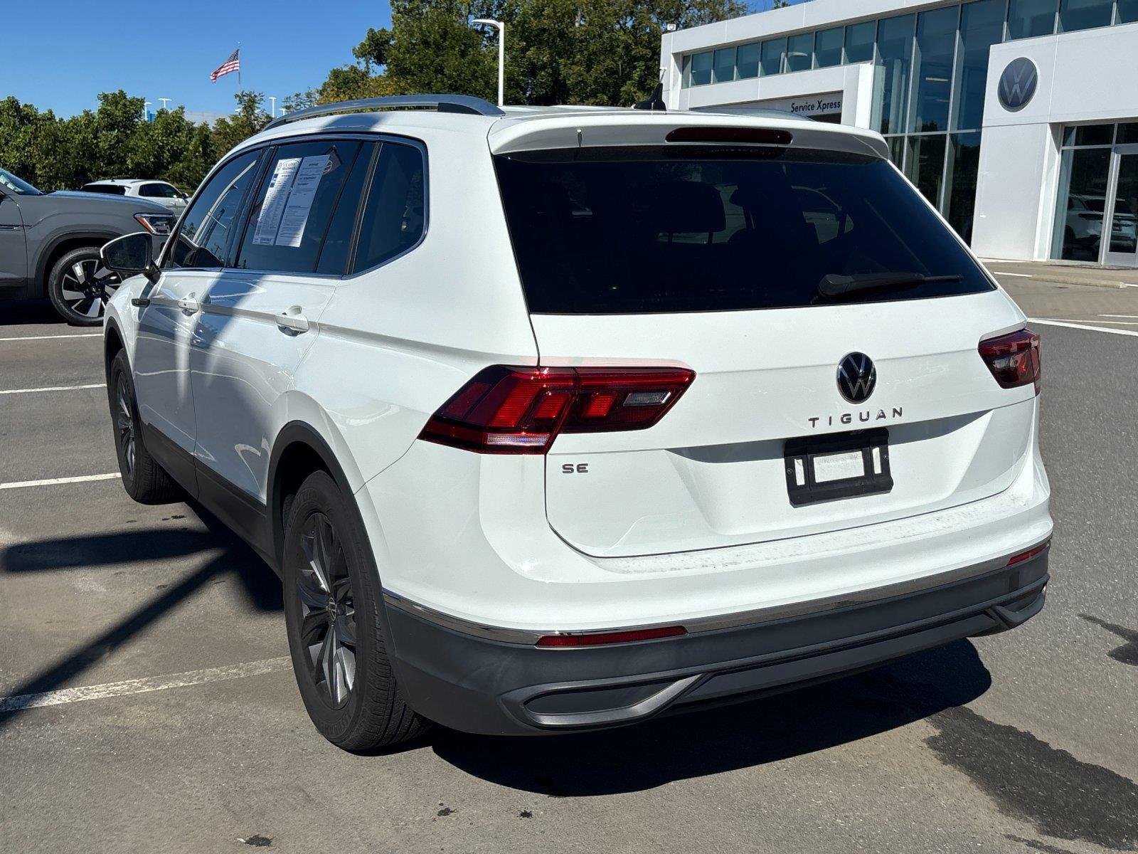 Used 2024 Pure White Volkswagen SE image 3