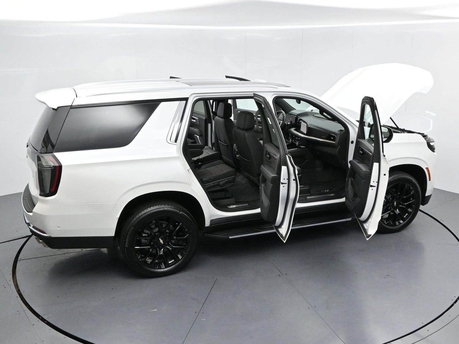 Used 2025 Iridescent Pearl Tricoat Chevrolet High Country image 39