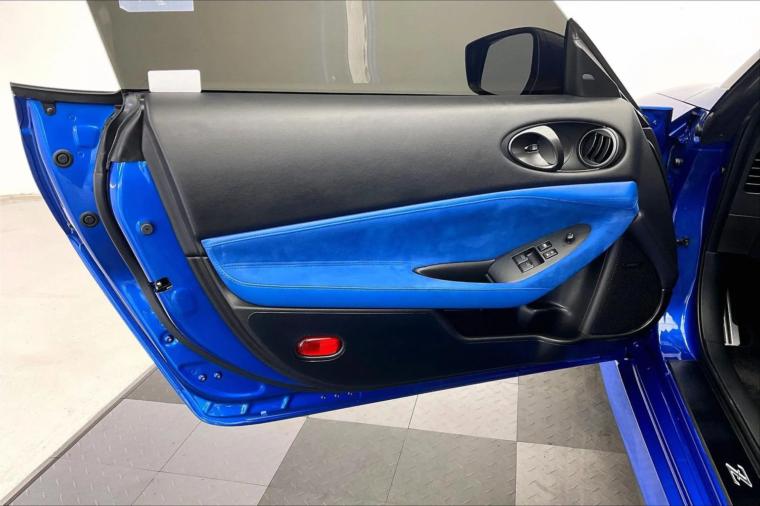 Used 2024 Seiran Blue Metallic/Super Black Nissan Performance image 23