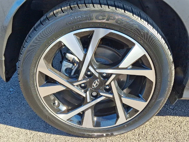 Used 2023 Black Hyundai Limited image 7