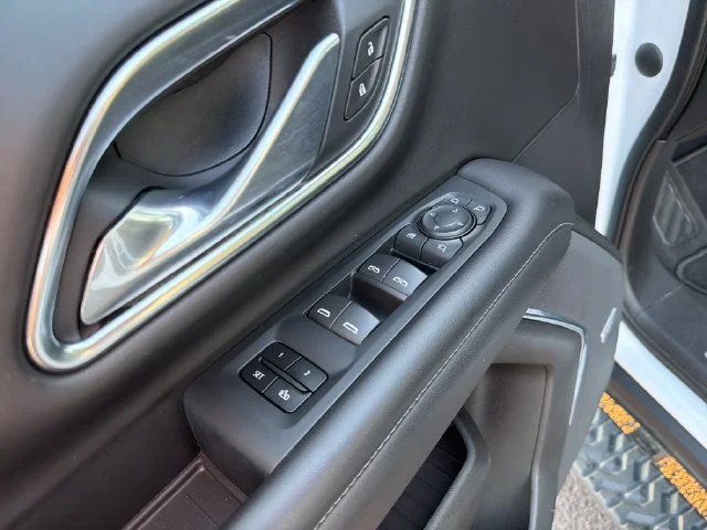 Used 2021 SUMMIT WHITE Chevrolet Z71 image 18
